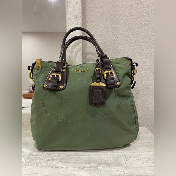 Prada Handbags - PRADA Authentic Crossbody Bag (Handbag)